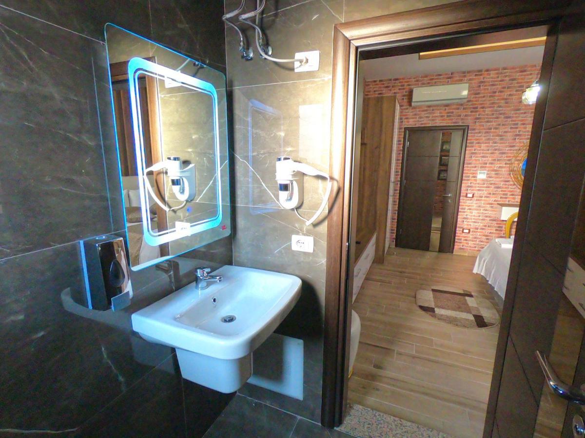 Hotel St.Pauli Shkodër Esterno foto