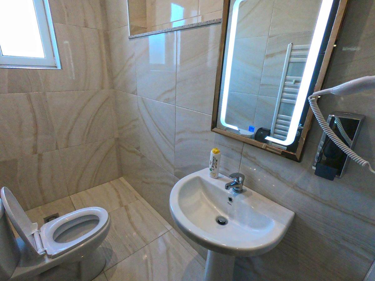 Hotel St.Pauli Shkodër Esterno foto