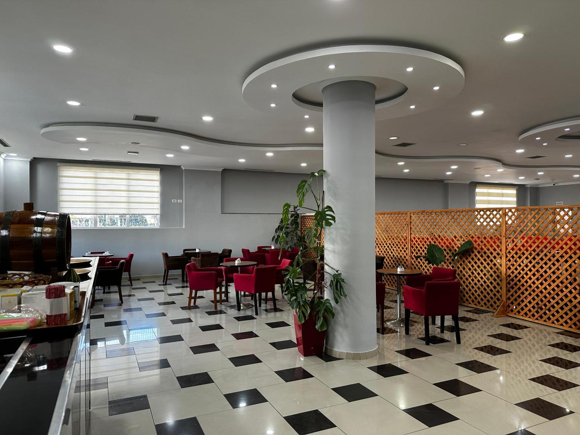 Hotel St.Pauli Shkodër Esterno foto